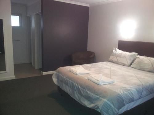 Christies Beach Hotel Clarendon Экстерьер фото